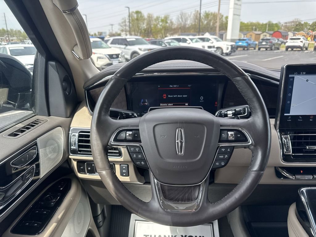 Used 2023 Lincoln Navigator Reserve image 14