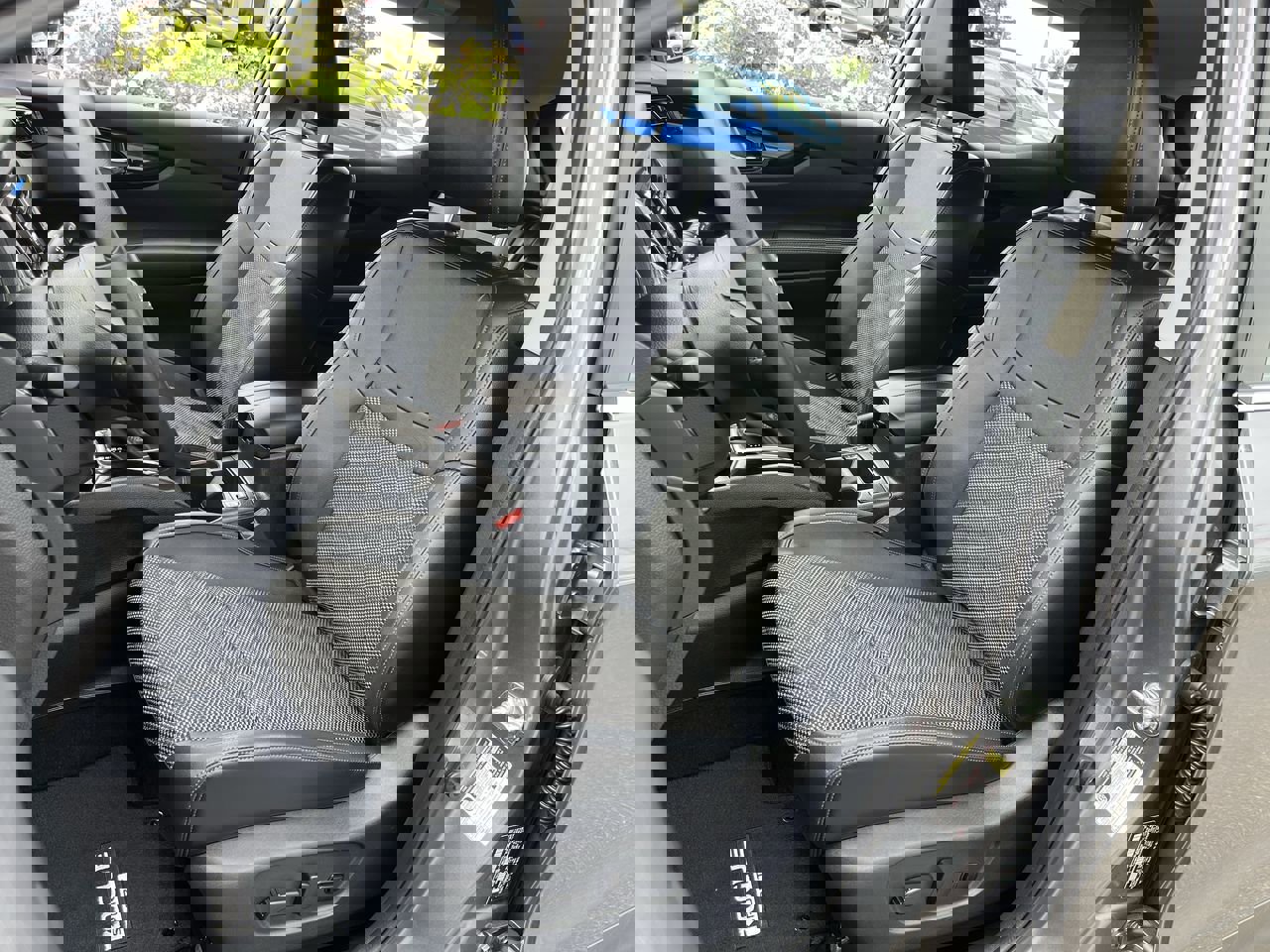 Used 2022 Nissan Rogue Sport SV w/ Technology Package AWD/4WD image 17