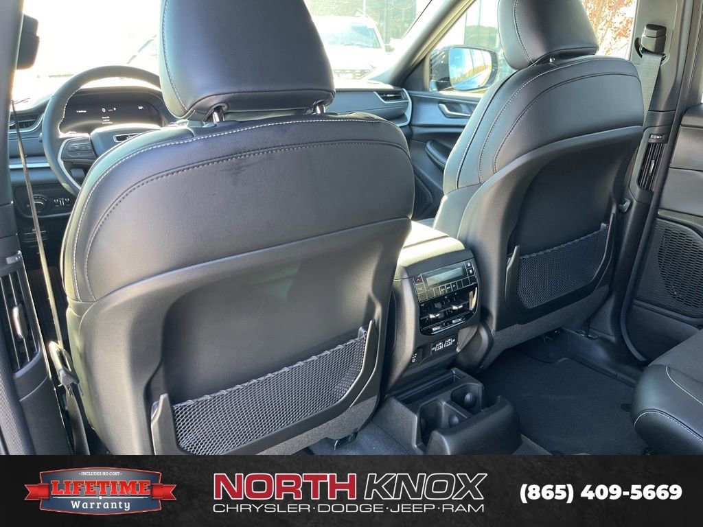 New 2025 Jeep Grand Cherokee L Altitude image 18