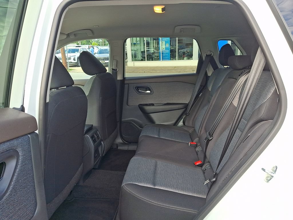 Used 2023 Nissan Rogue SV AWD/4WD image 10