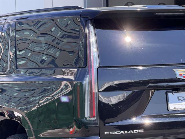 Used 2025 Cadillac Escalade ESV Sport AWD/4WD image 13