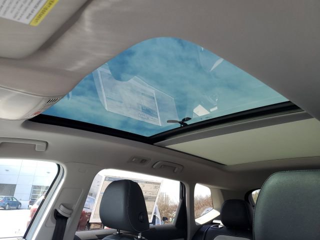 New 2025 Volkswagen Taos SEL image 25