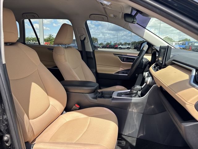 Used 2019 Toyota RAV4 LE FWD image 18
