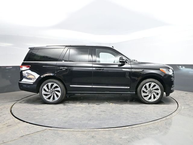 Used 2024 Lincoln Navigator Reserve image 12