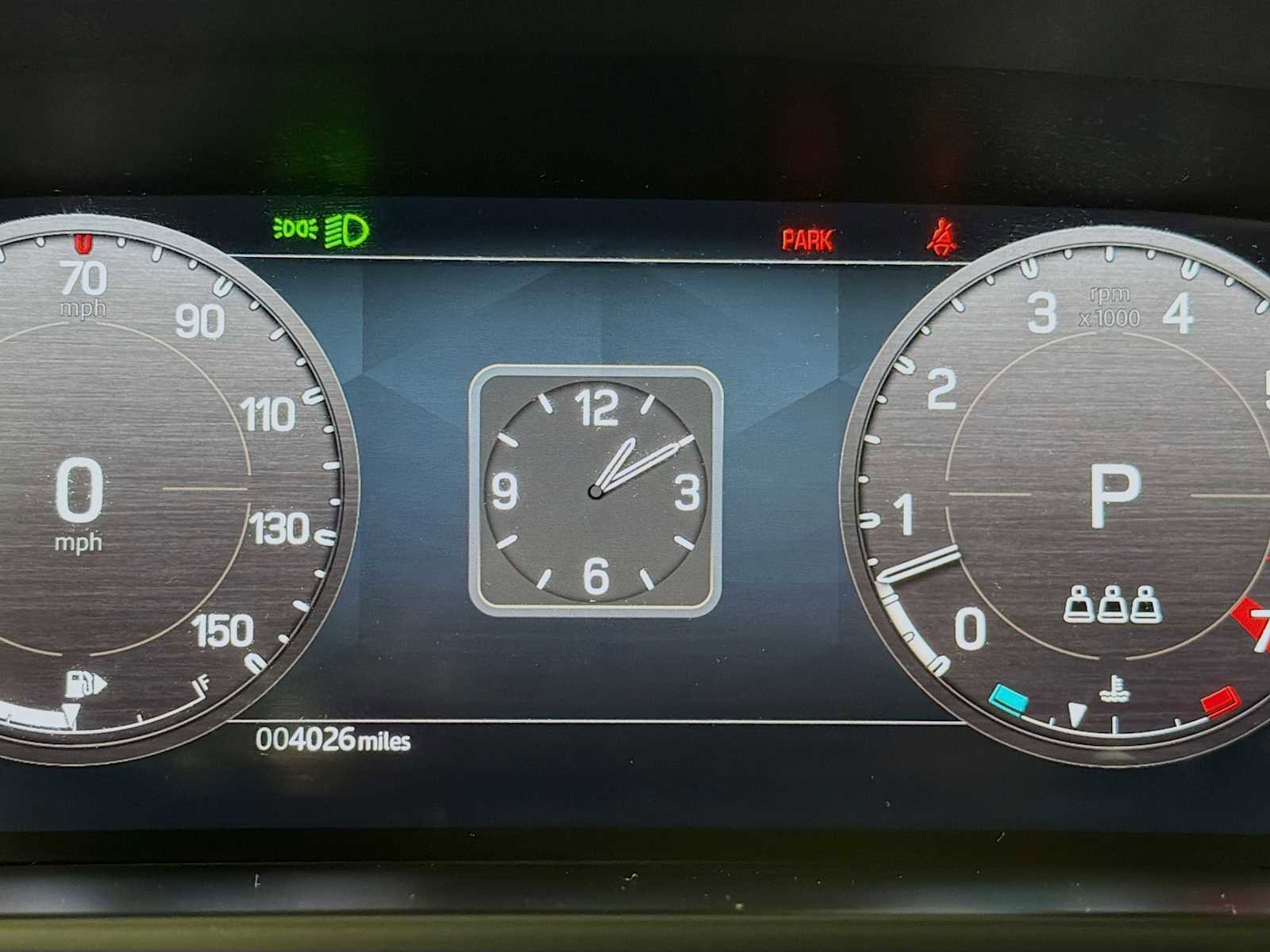 Used 2025 Land Rover Defender 90 X-Dynamic SE image 12