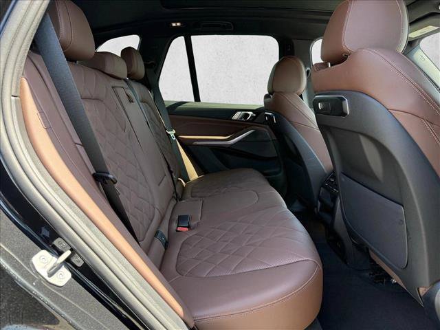Used 2024 BMW X5 xDrive40i w/ Parking Assistance Package AWD/4WD image 18