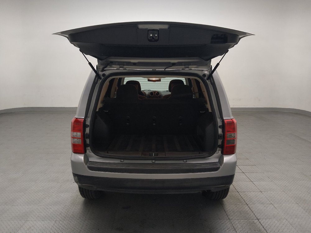 Used 2016 Jeep Patriot Latitude FWD image 29