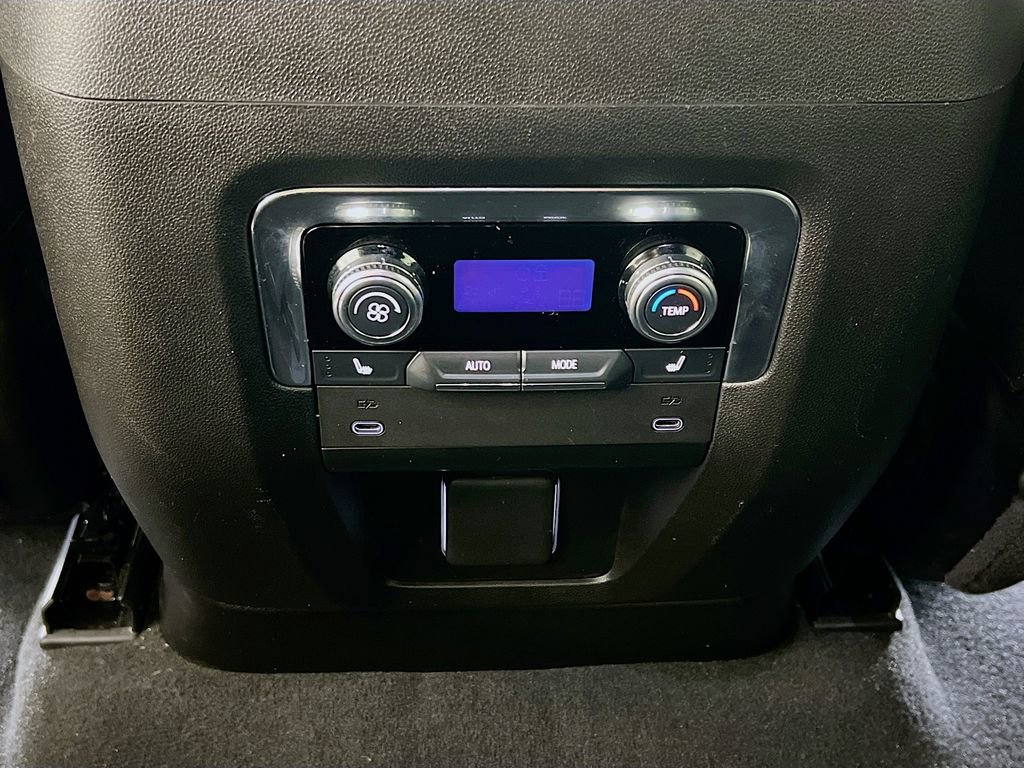 Used 2025 GMC Yukon XL Denali AWD/4WD image 26