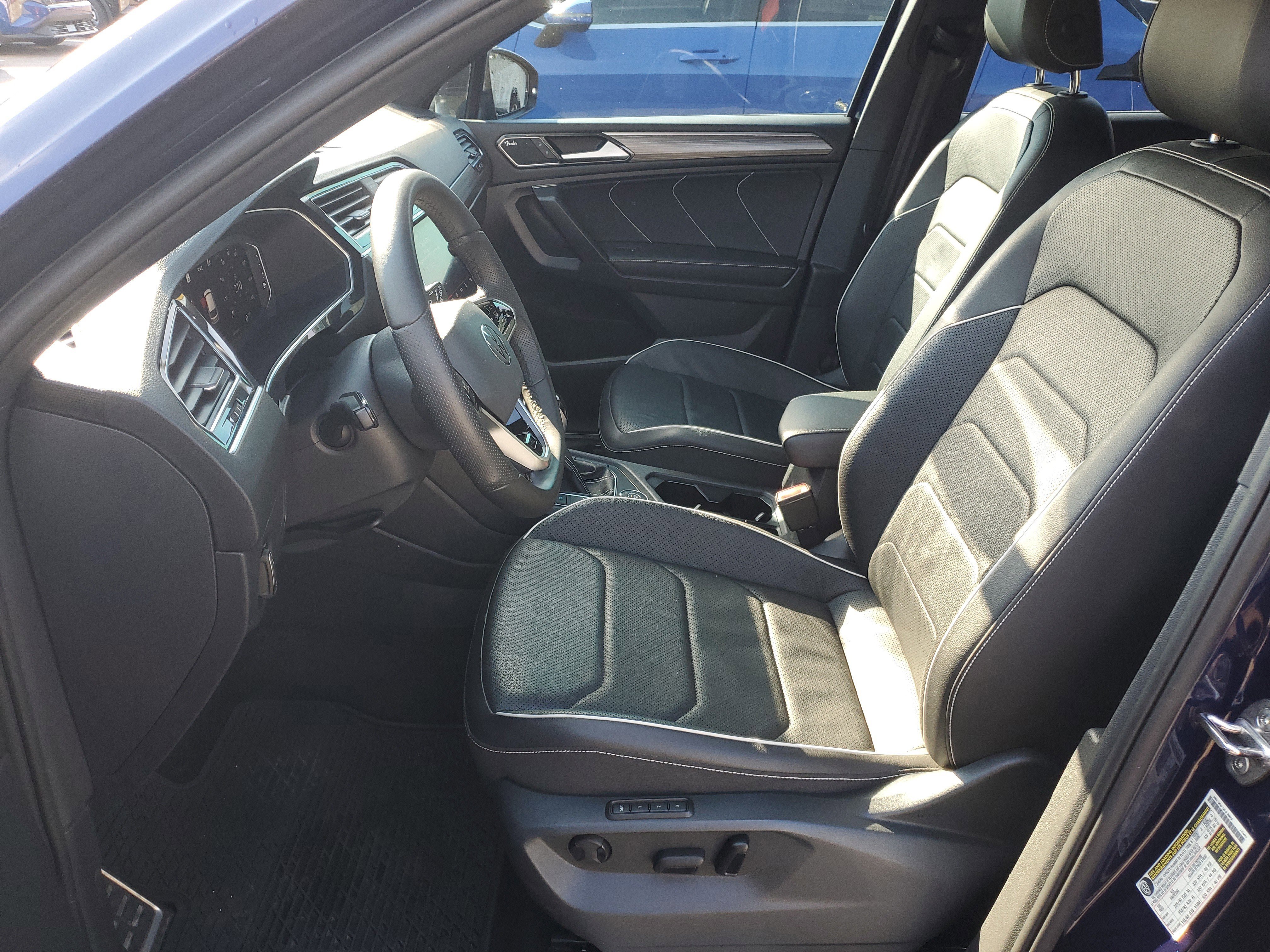 Used 2022 Volkswagen Tiguan SEL R-Line image 24