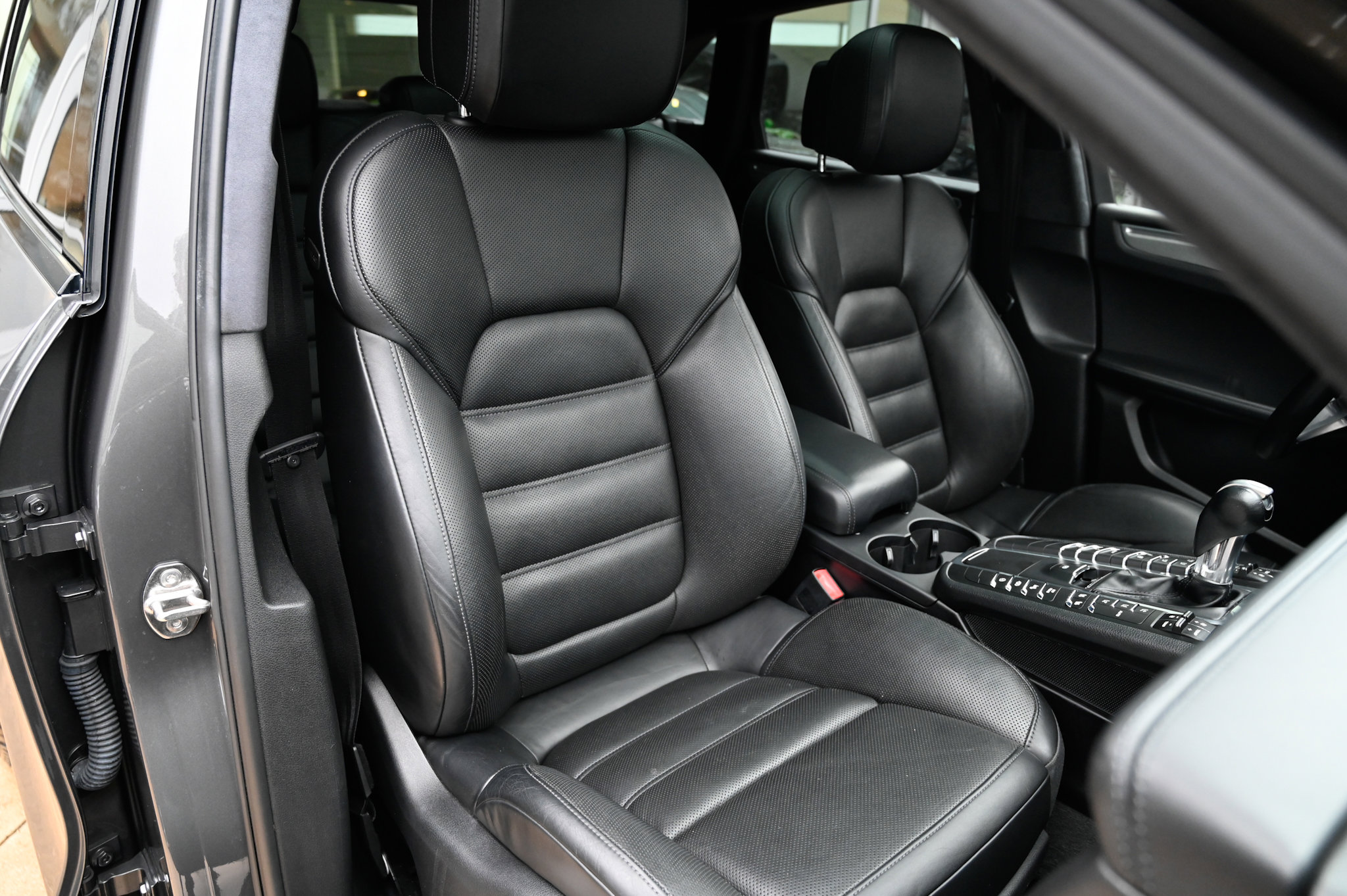 Used 2018 Porsche Macan Turbo image 56