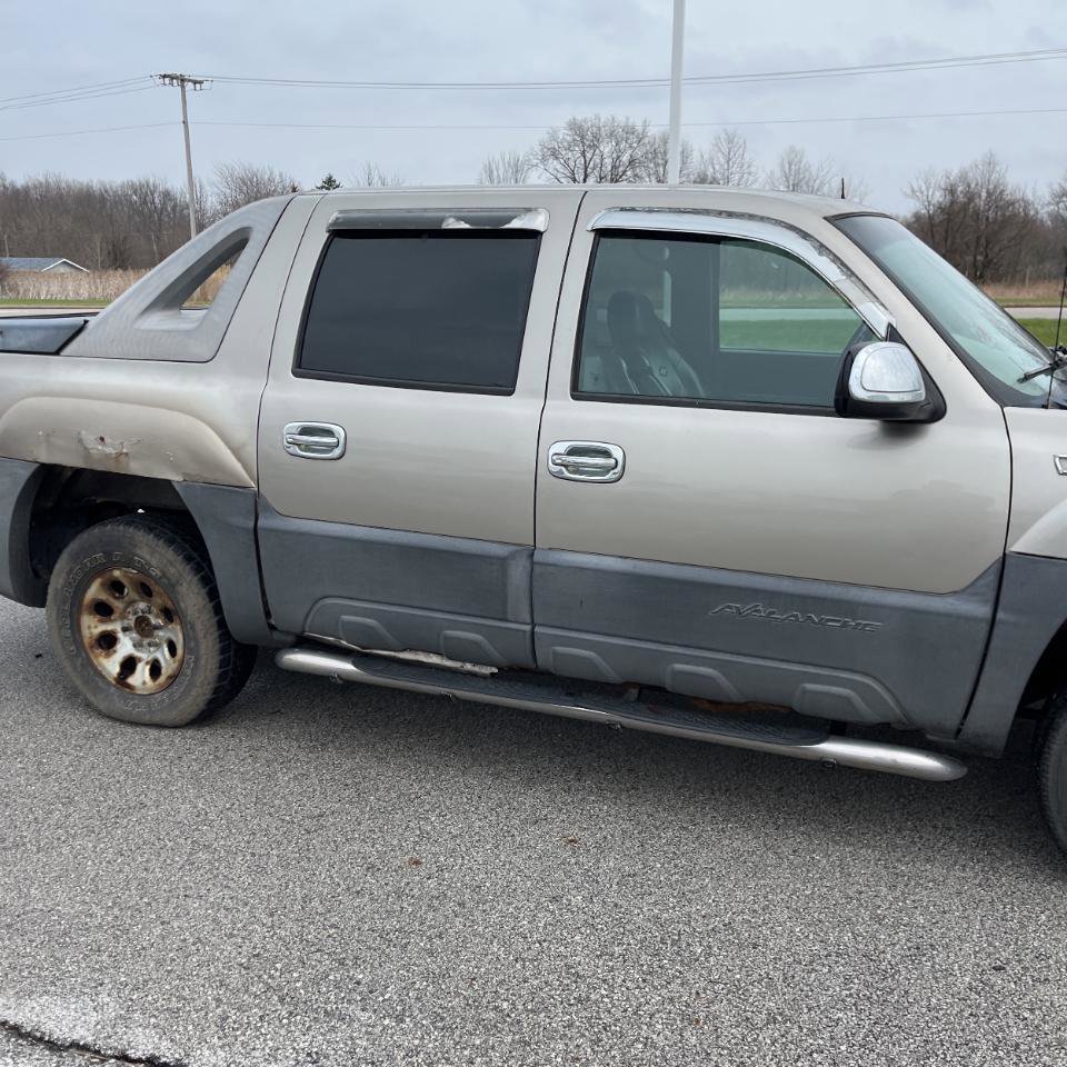 Used 2003 Chevrolet Avalanche 4x4 w/ Suspension Package, Off-Road image 8