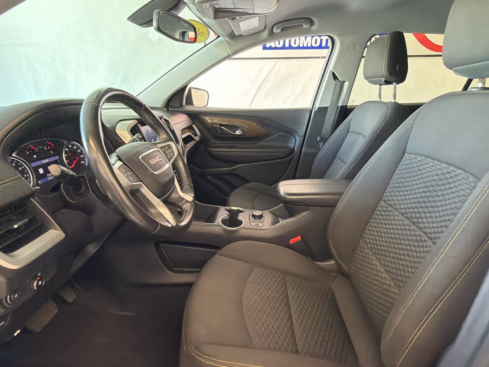 Used 2019 GMC Terrain SLE w/ Driver Convenience Package FWD image 14