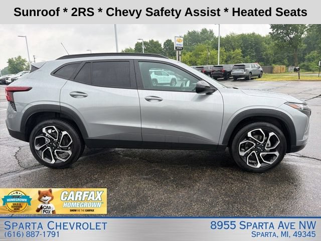 Used 2024 Chevrolet Trax RS w/ Sunroof Package FWD image 2