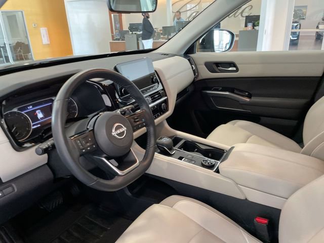 Used 2025 Nissan Pathfinder SL AWD/4WD image 11