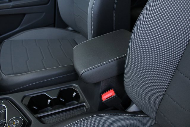 New 2025 Volkswagen Taos SE image 15