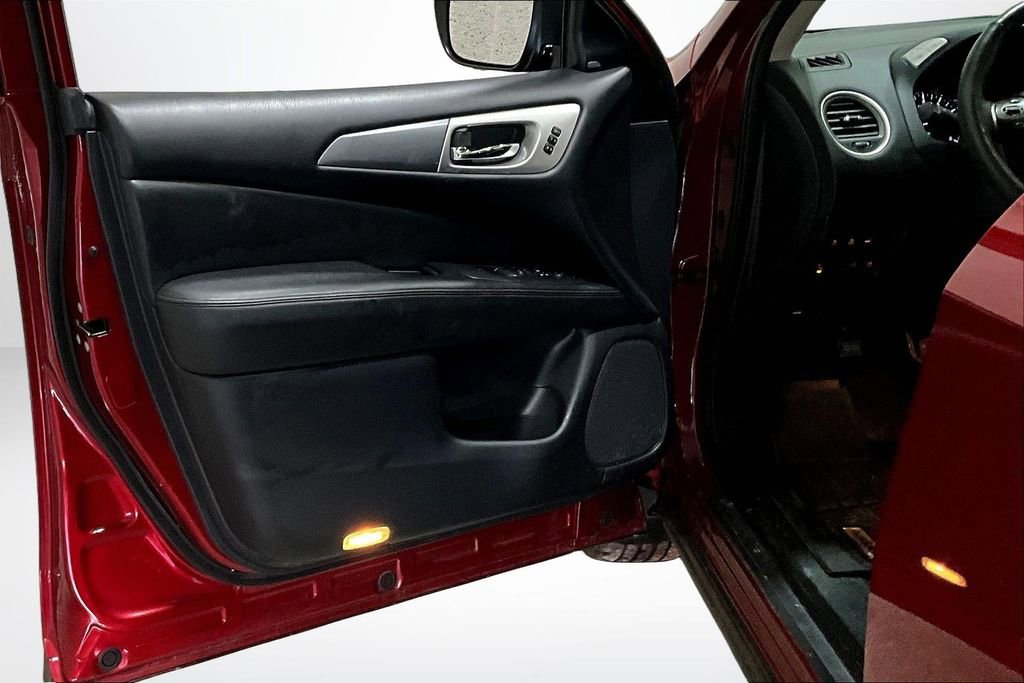 Used 2019 Nissan Pathfinder S image 20