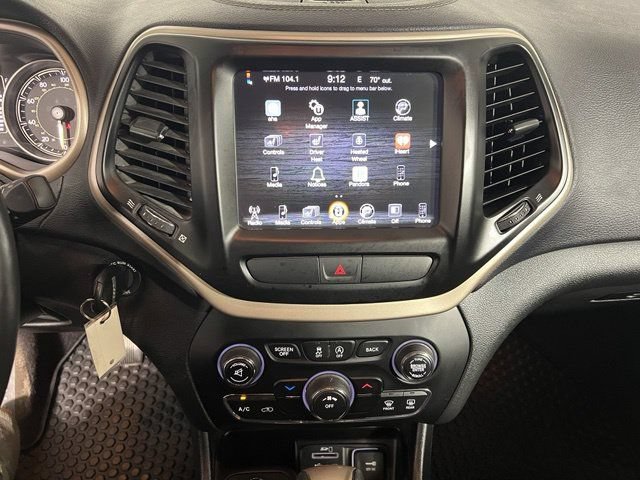 Certified 2017 Jeep Cherokee Latitude w/ Cold Weather Group AWD/4WD image 16