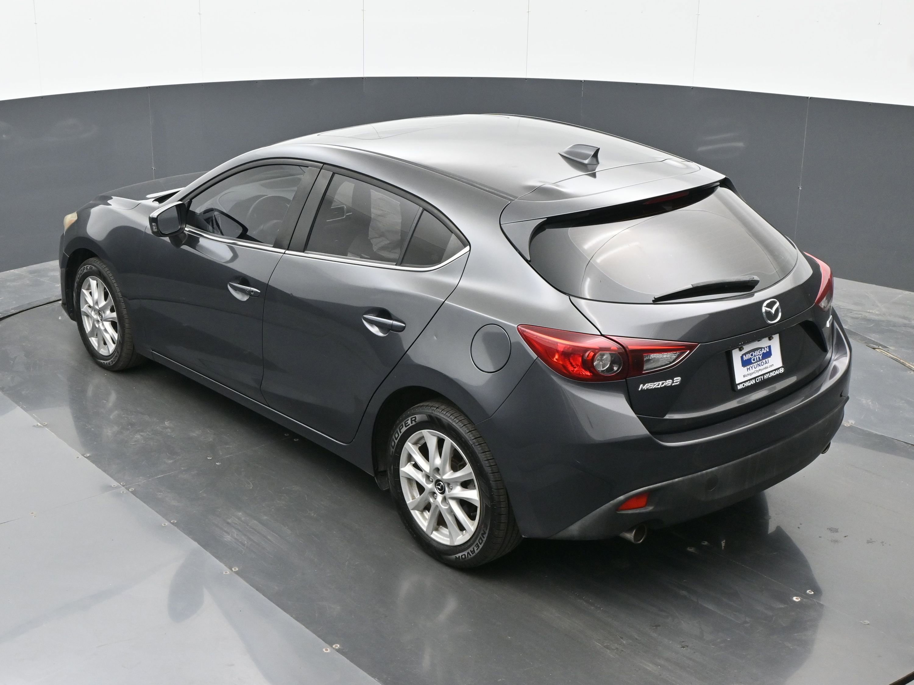 Used 2015 MAZDA MAZDA3 i Touring w/ Technology Package FWD image 29