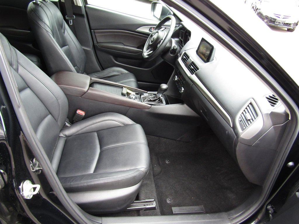 Used 2018 MAZDA MAZDA3 Touring FWD image 19