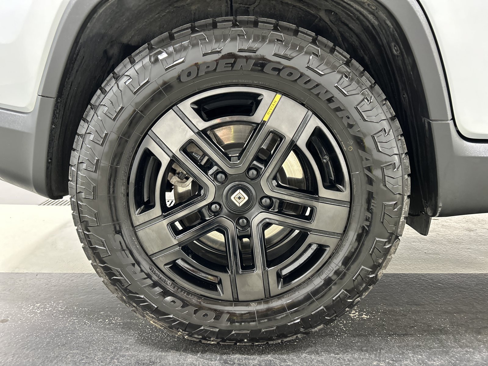Used 2024 Rivian R1T Adventure Dual AWD/4WD image 12