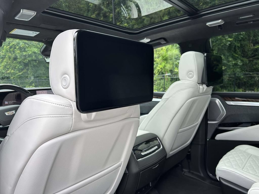 New 2026 Cadillac Escalade Platinum Sport w/ LPO, ONYX Package AWD/4WD image 12