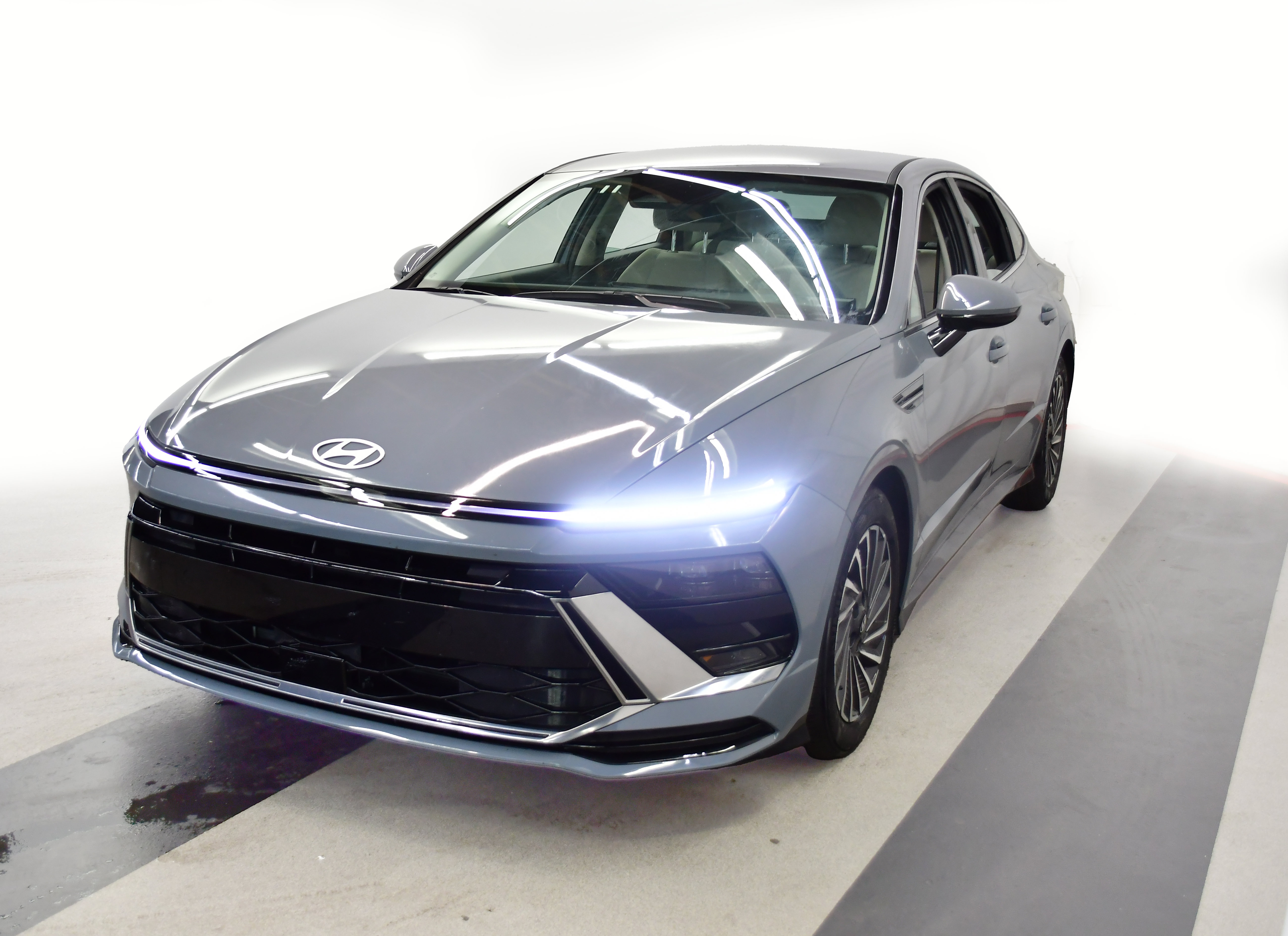 Used 2025 Hyundai Sonata SEL FWD image 4