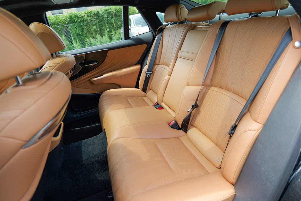 Used 2024 Lexus LS 500 AWD w/ Interior Upgrade Package image 28