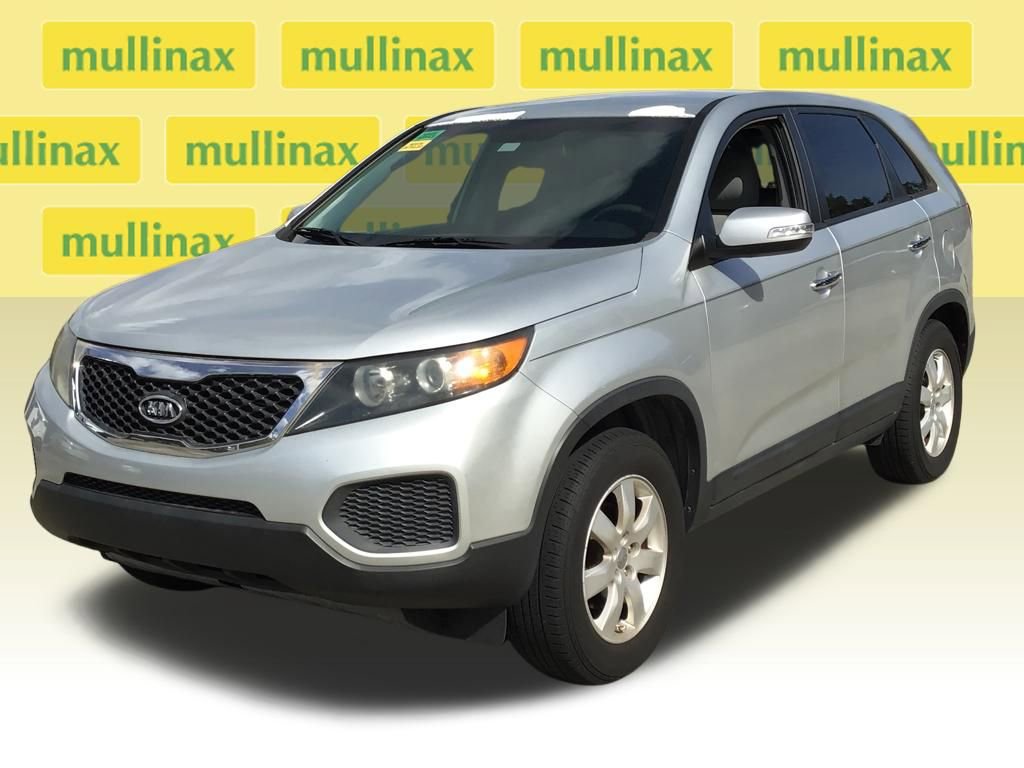 Used 2013 Kia Sorento LX w/ Third Row Pkg image 12