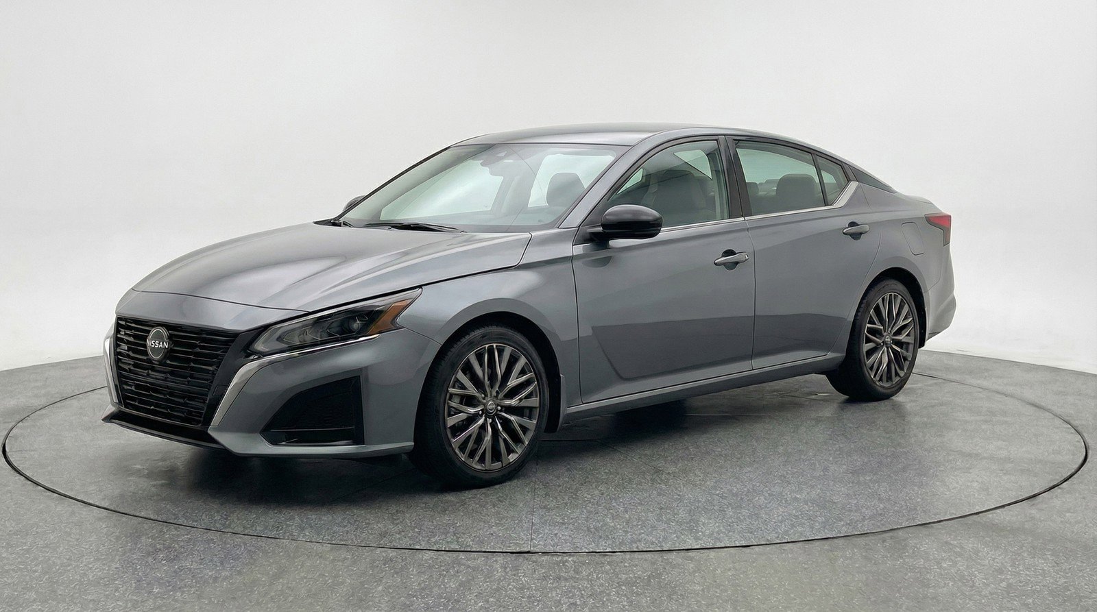 Used 2025 Nissan Altima 2.5 SV FWD image 3