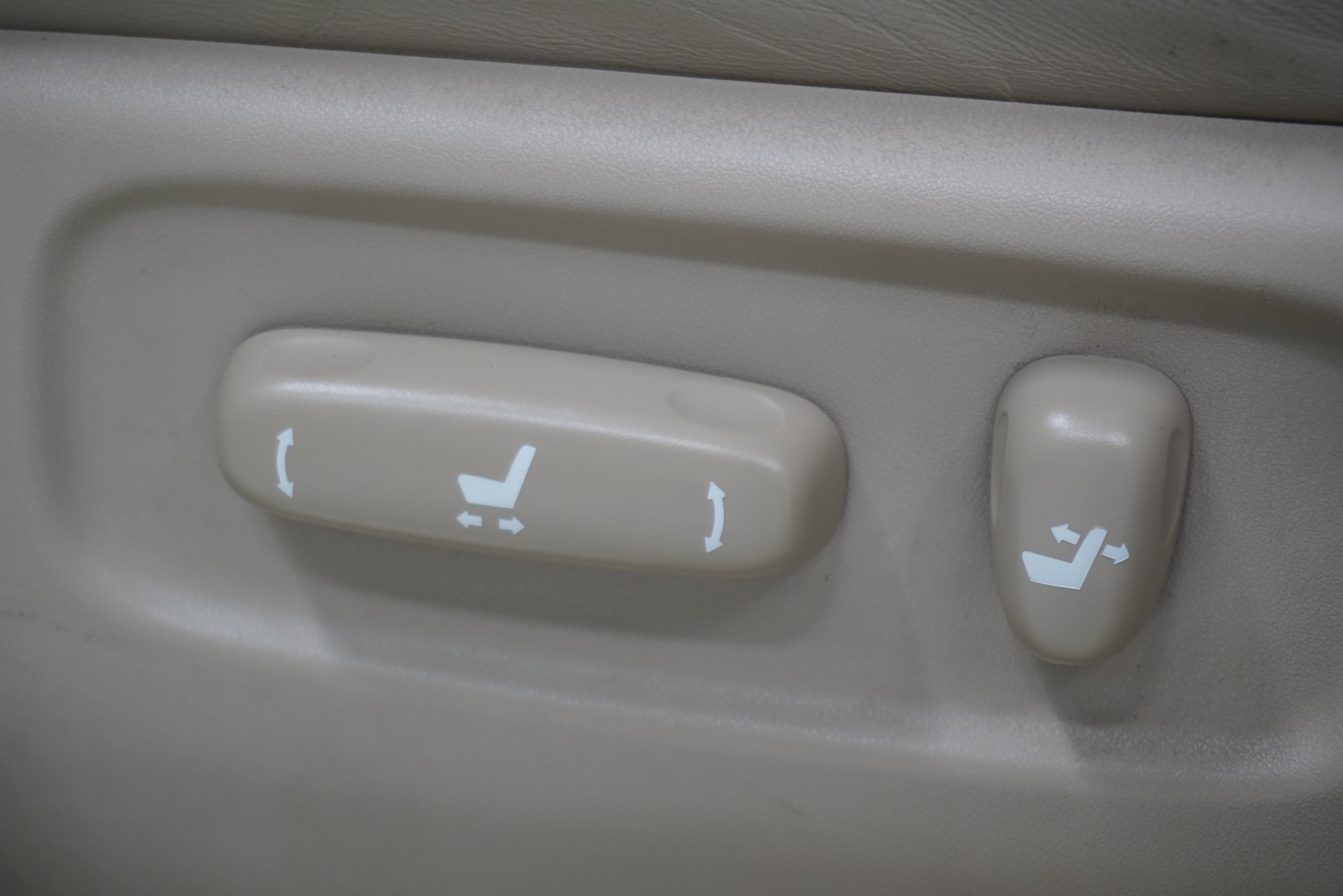 Used 2005 Lexus RX 330 w/ Premium Pkg FWD image 13
