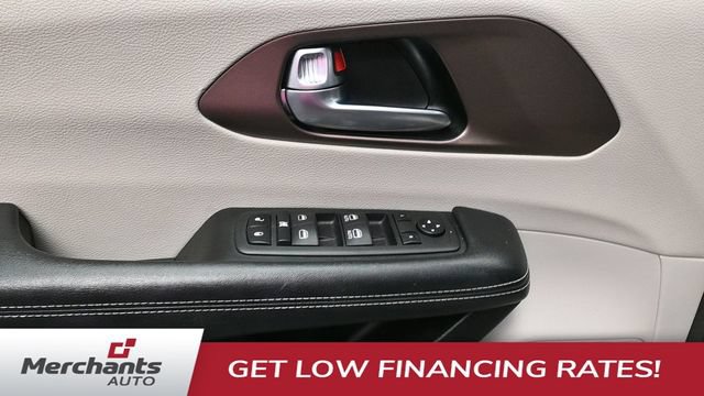 Used 2023 Chrysler Voyager LX FWD image 15