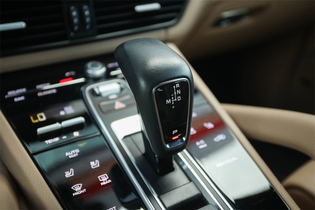 Used 2022 Porsche Cayenne Platinum Edition image 29