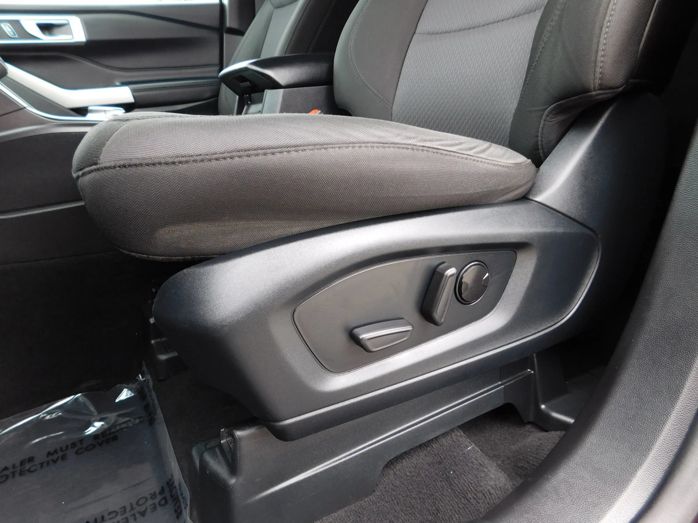 Used 2023 Ford Explorer XLT AWD/4WD image 19
