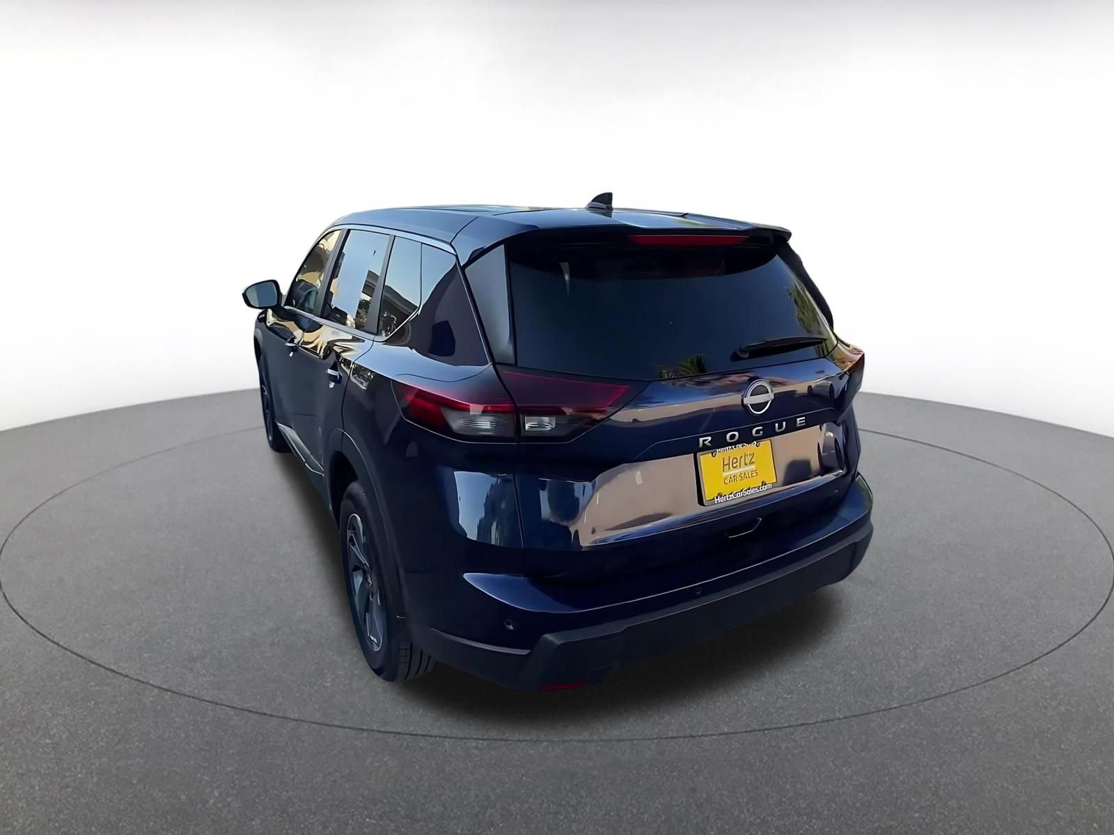 Used 2025 Nissan Rogue SV FWD image 11
