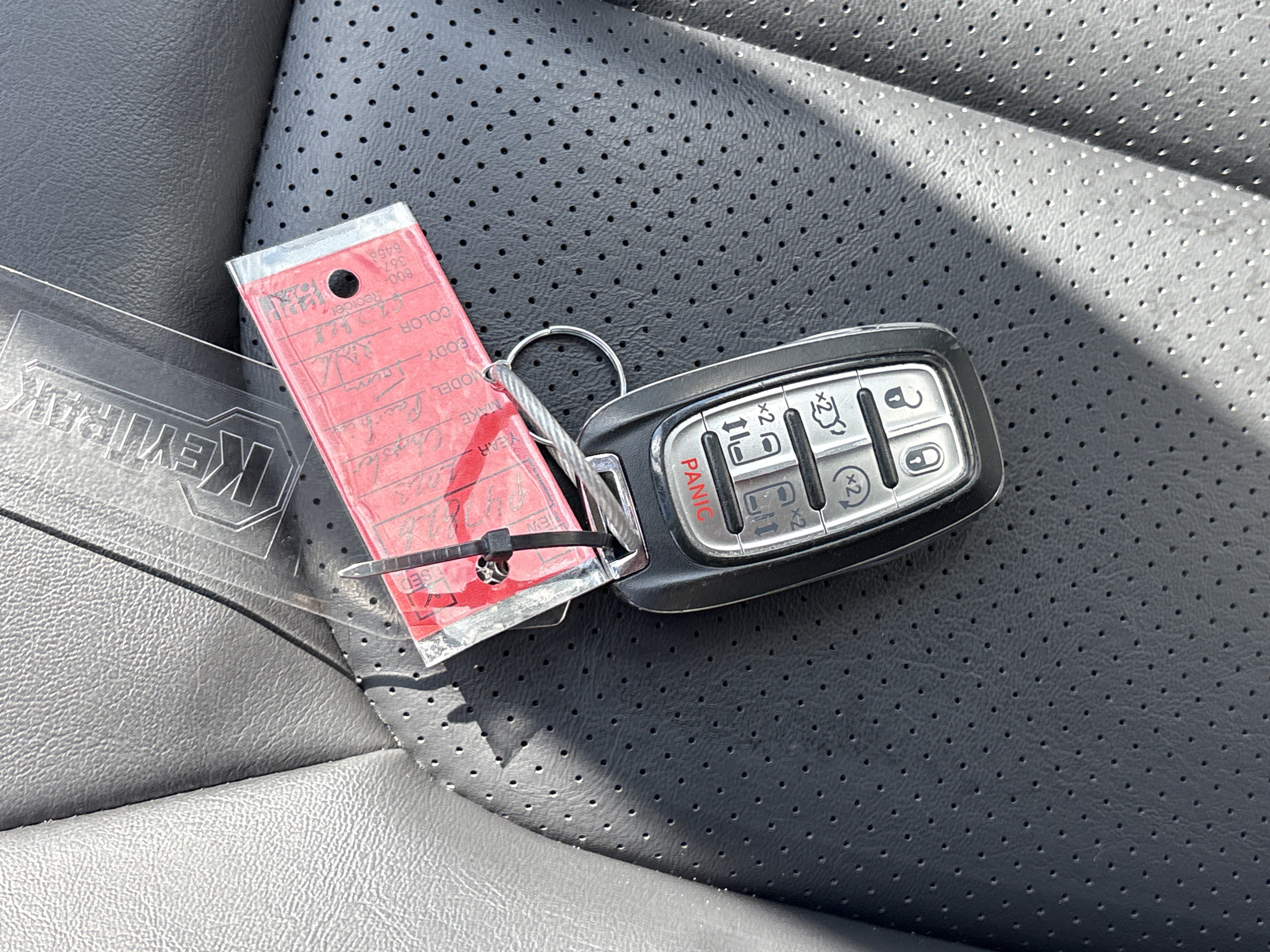 Used 2023 Chrysler Pacifica Touring-L FWD image 37