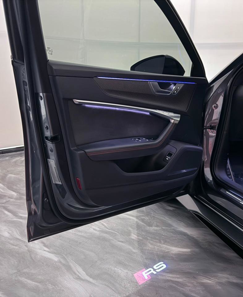 Used 2022 Audi RS 6 w/ Executive Package image 18