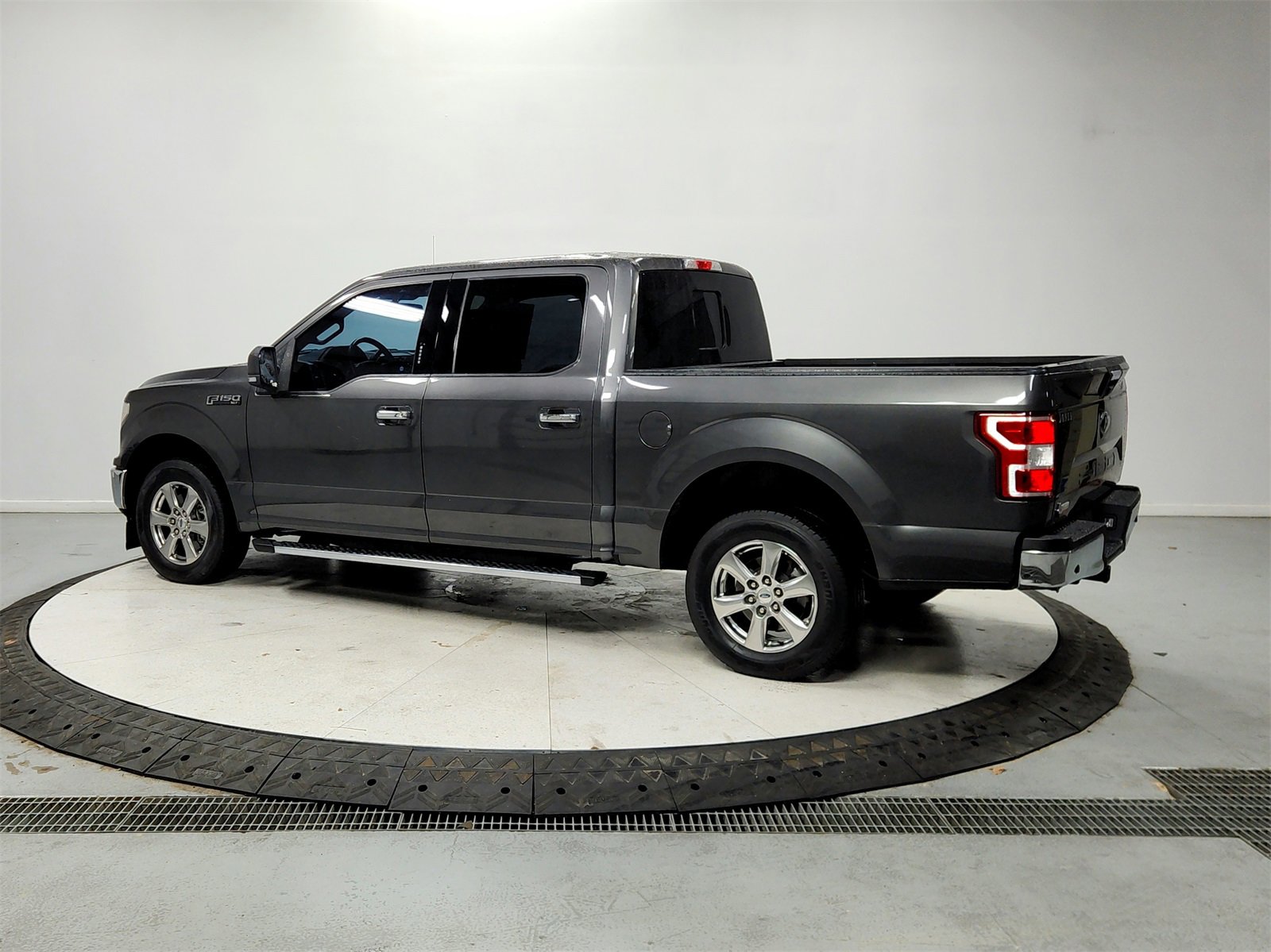 Used 2018 Ford F150 XLT w/ Equipment Group 302A Luxury image 5