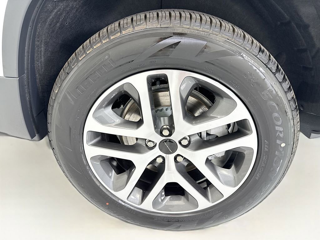 New 2026 Land Rover Defender 130 S image 32