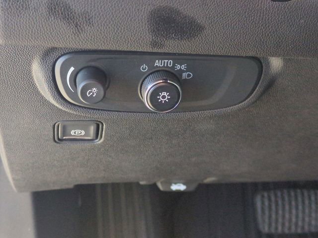 Used 2022 GMC Terrain SLE w/ Driver Convenience Package image 16