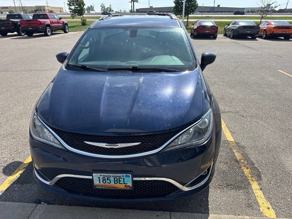 Used 2020 Chrysler Pacifica Touring-L FWD image 7