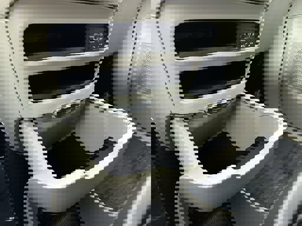 Used 2017 Chrysler Pacifica Touring-L image 34