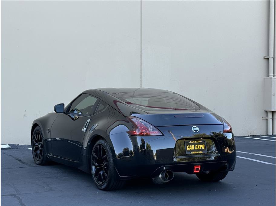 Used 2017 Nissan 370Z Coupe image 4