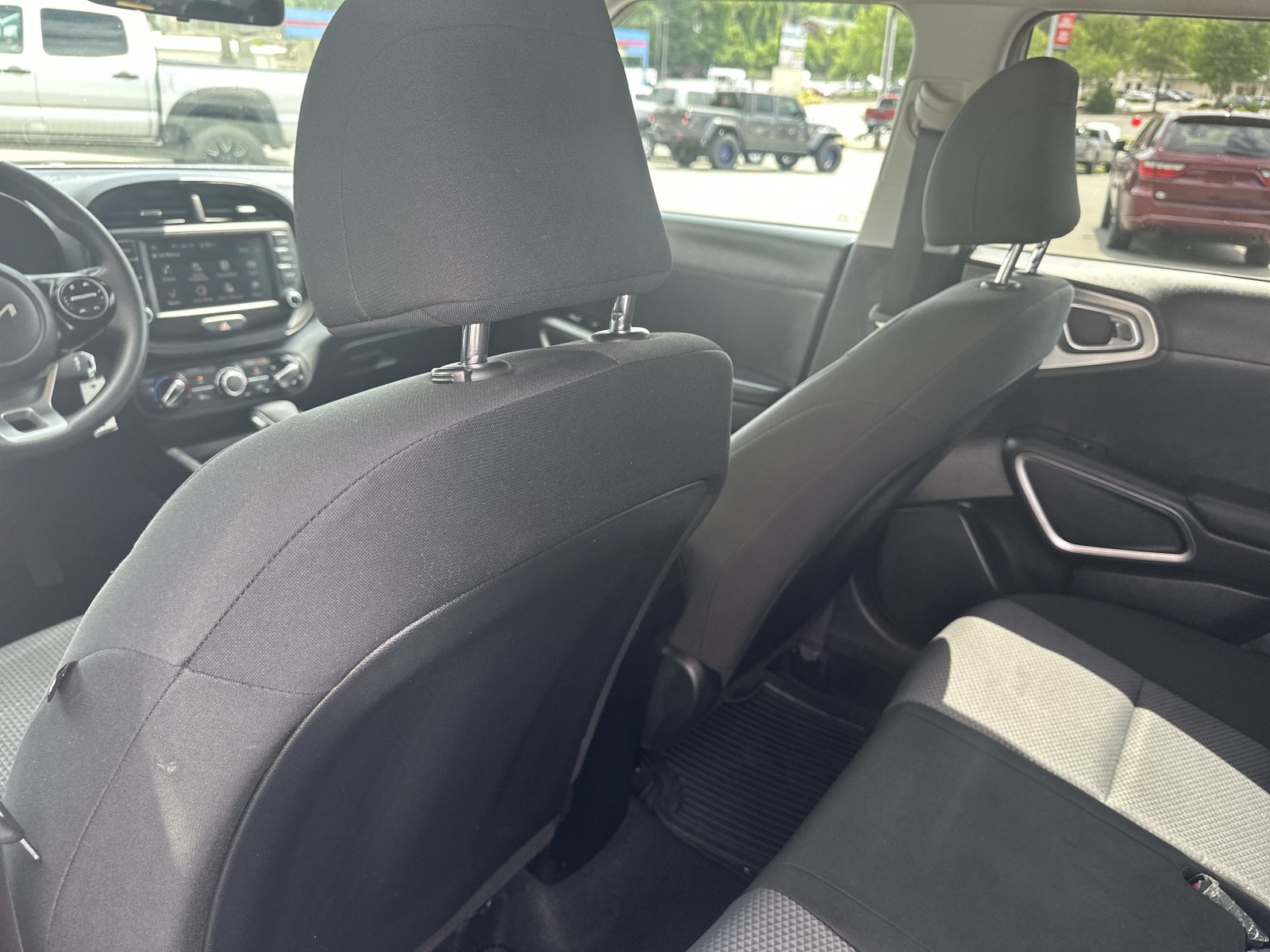 Used 2024 Kia Soul LX w/ LX Technology Package FWD image 21