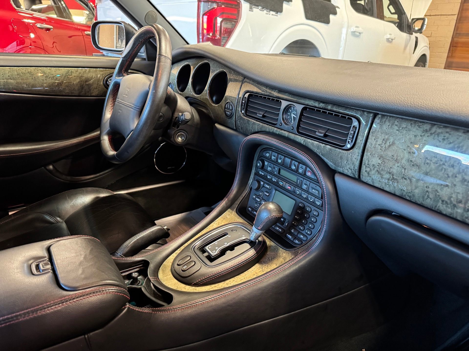 Used 2002 Jaguar XJ8 image 23