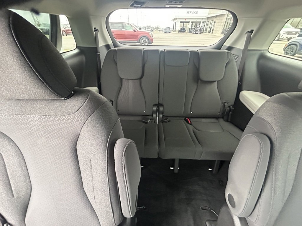 Certified 2023 Kia Carnival LX image 25