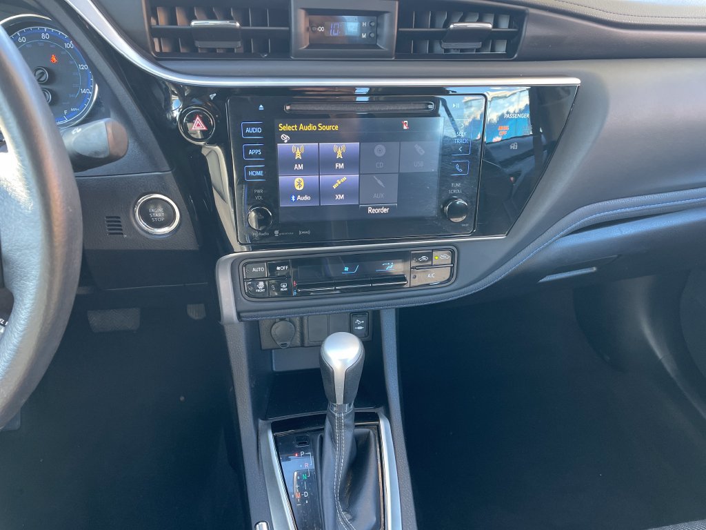 Used 2017 Toyota Corolla SE w/ SE Premium Package FWD image 18