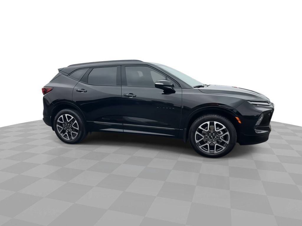 Certified 2023 Chevrolet Blazer RS w/ Driver Confidence II Package FWD image 2