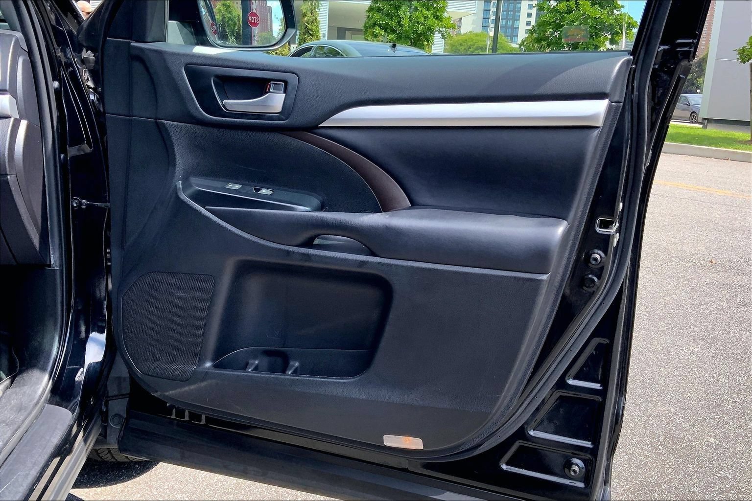 Used 2019 Toyota Highlander XLE AWD/4WD image 22