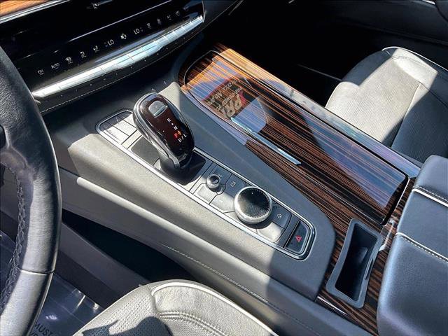 Used 2023 Cadillac Escalade Premium Luxury RWD image 15