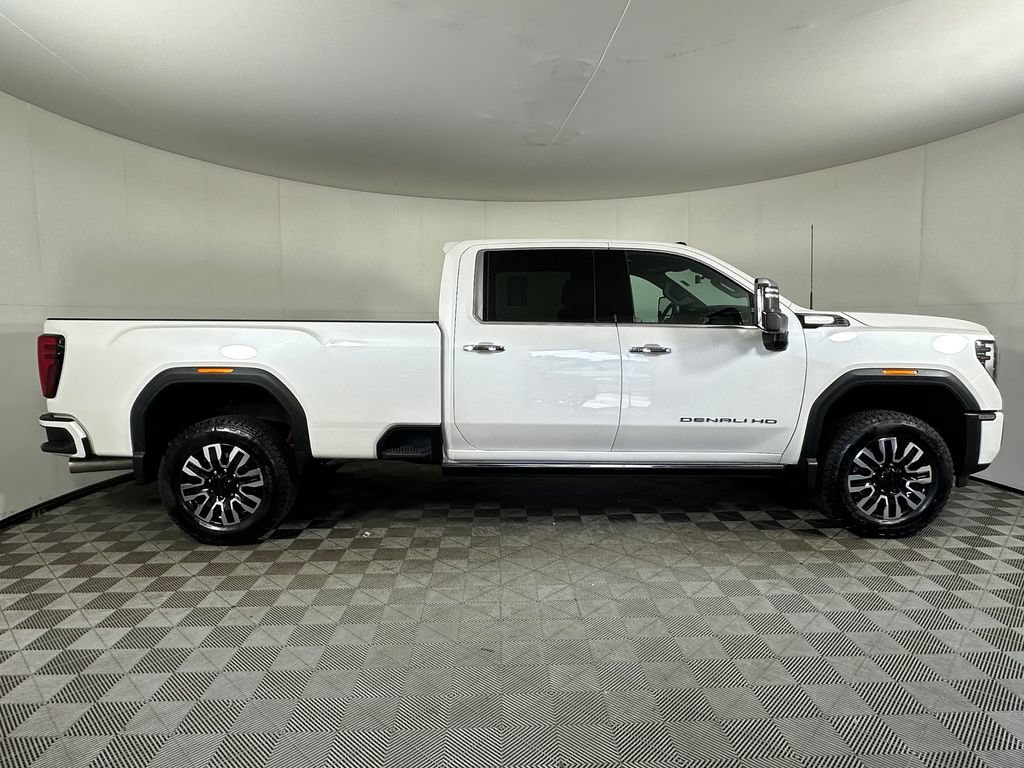 Used 2025 GMC Sierra 3500 Denali Ultimate w/ LPO, GMC Protection Package AWD/4WD image 6